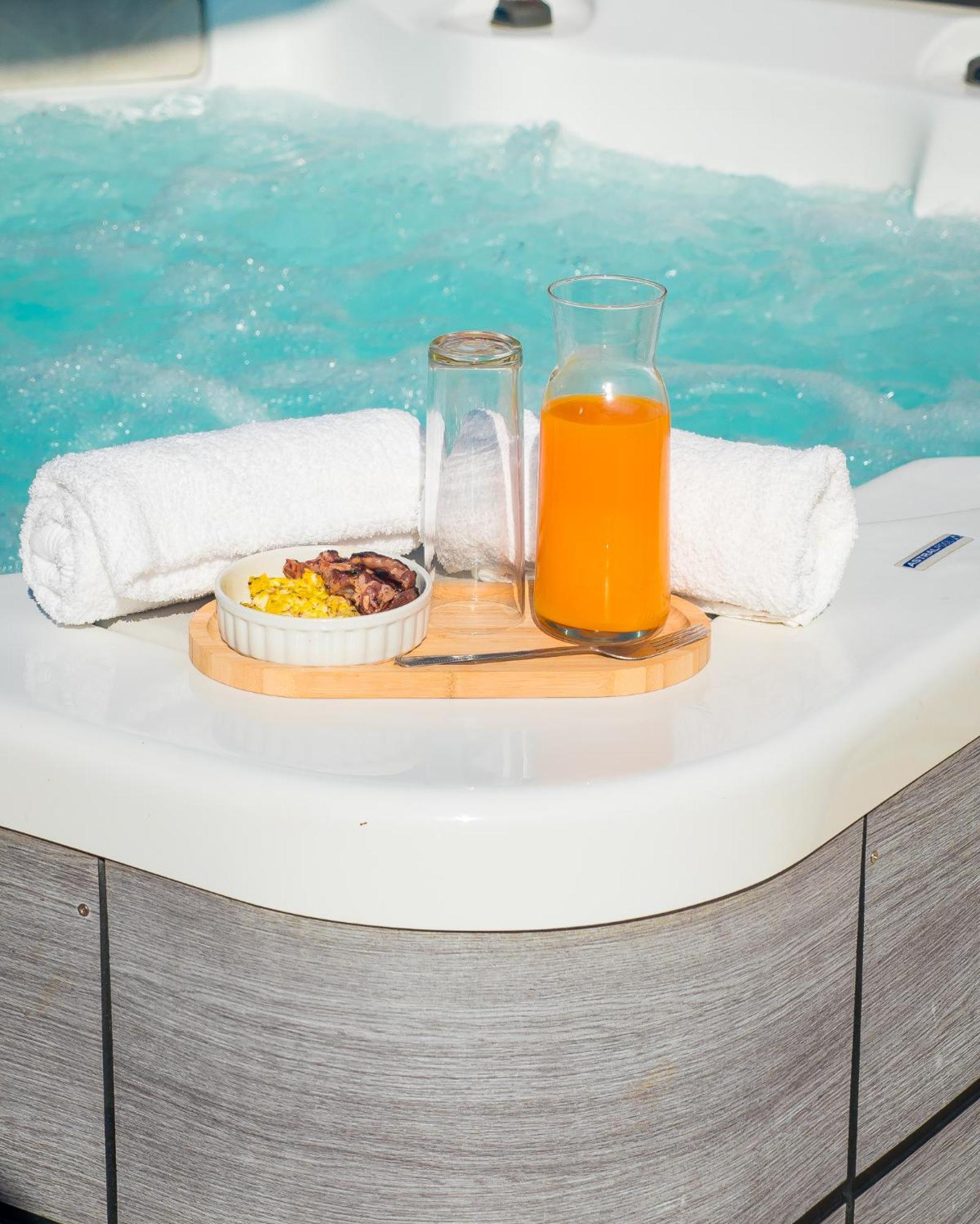 Evasion En Plein Coeur De La Ville T2 Jacuzzis Sauna Et Piscine Au Centre De Port-Louis Esterno foto